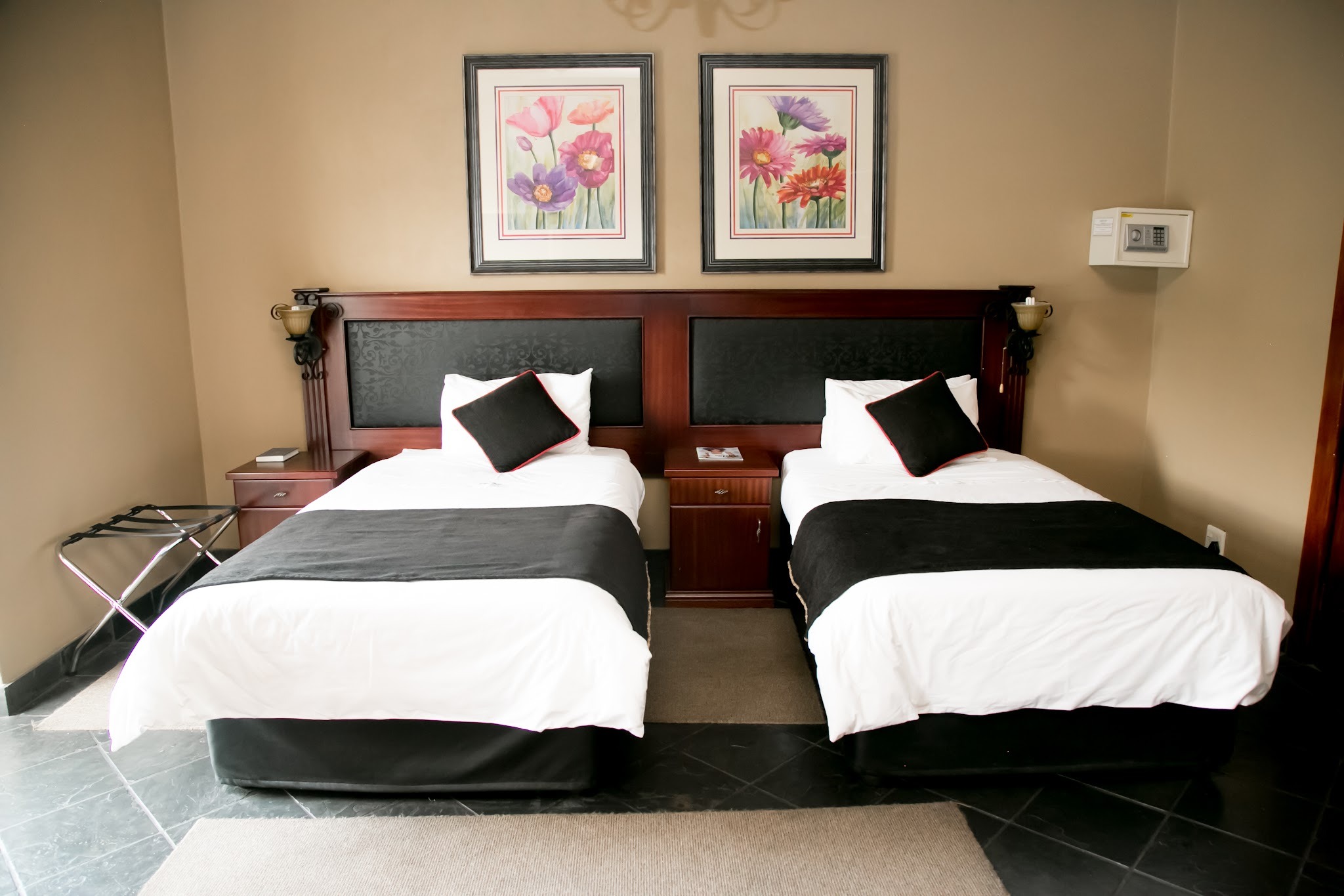 Nigel Goldfields Lodge and Conference Centre in Nigel - Conference Venue that consists of 3 separate rooms can seat from 10 up to 200 people in any seating style required.....          Filos Conference Venue - We have a restaurant on site and available for your convenience which is fully equipped to meet all your delegates’ needs.       We provide complete conference packages, half day and full day ..                   Randburg Towers Hotel — photo 2