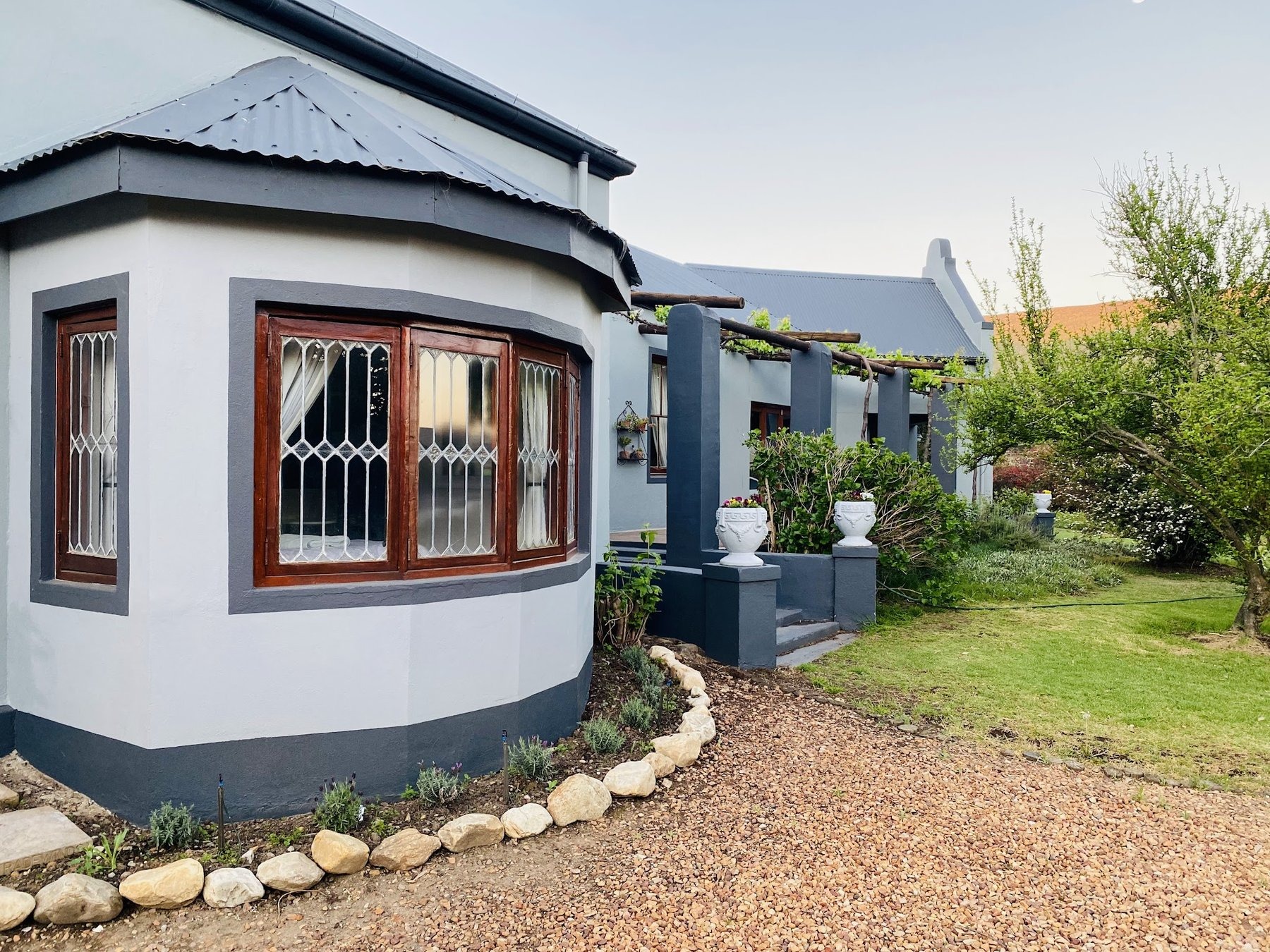 Oaksrest Vineyards Guest Farm — photo 2