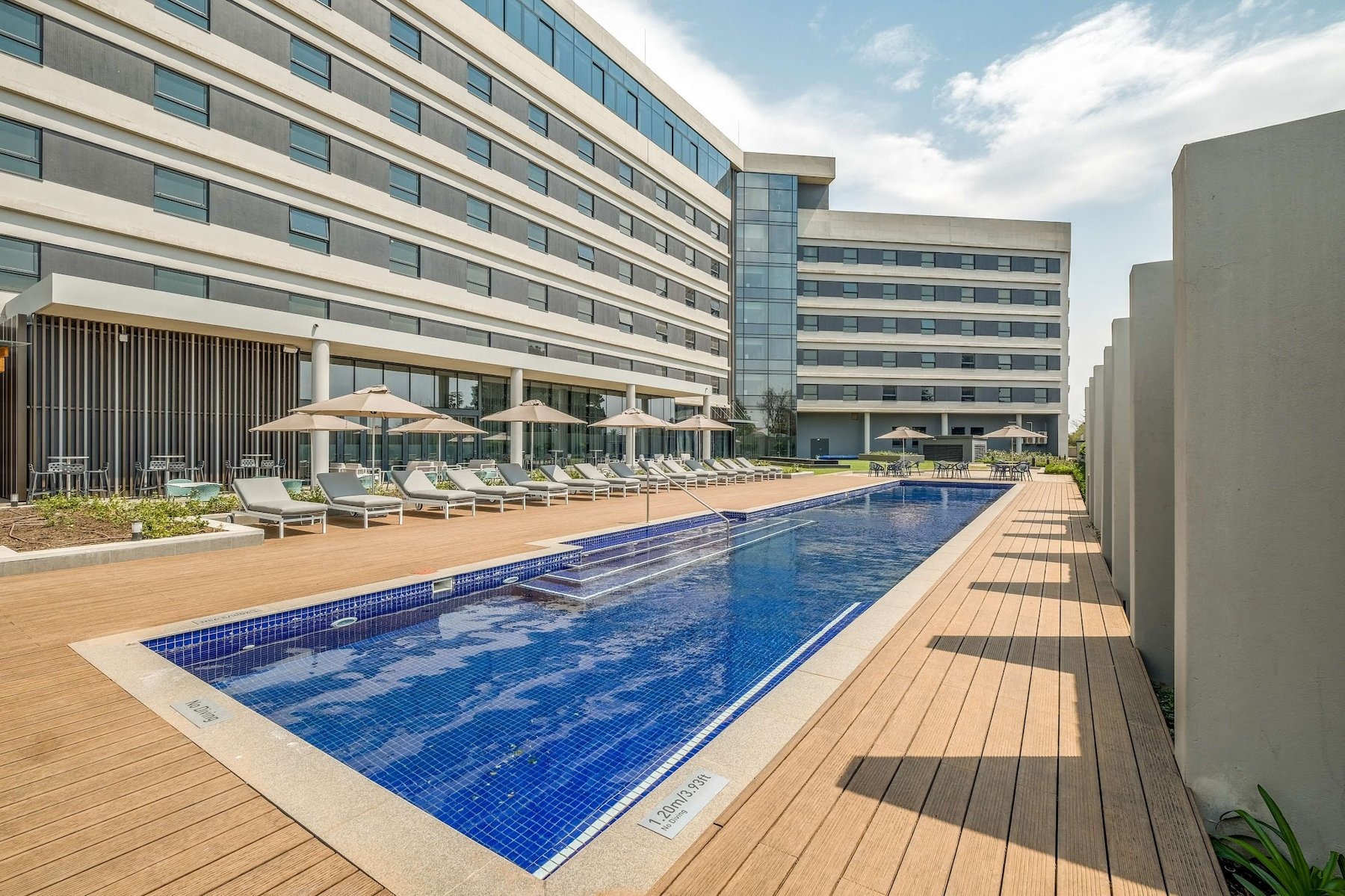 Radisson Hotel & Convention Centre — photo 2