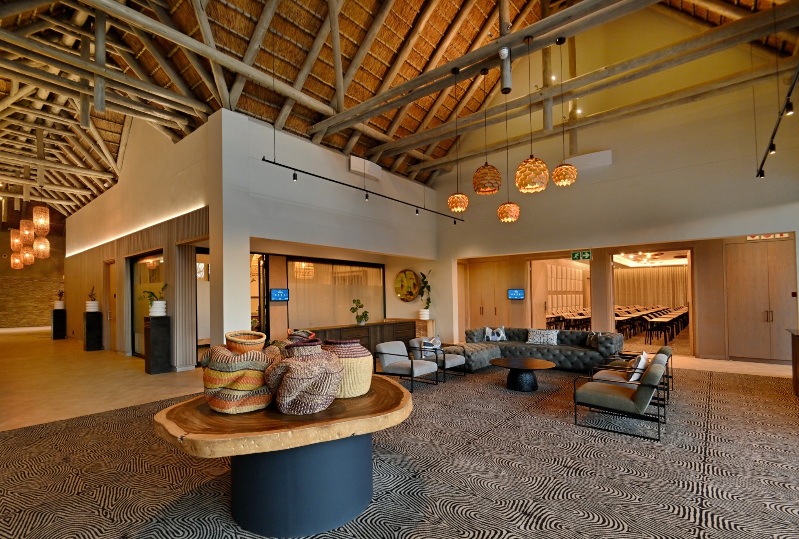 Radisson Safari Hotel Hoedspruit - thatched lobby lounge