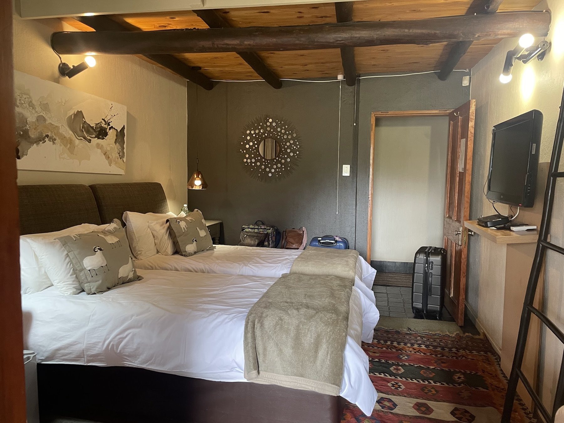 Sherewood Lodge — photo 2