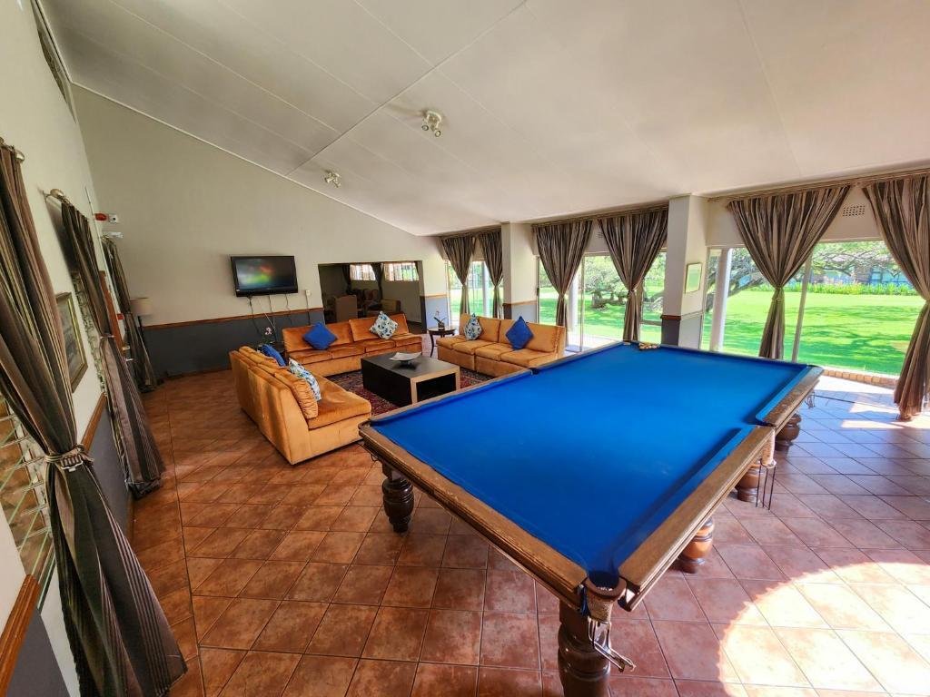 The Venue Country Hotel & Spa - Lounge and billiards room