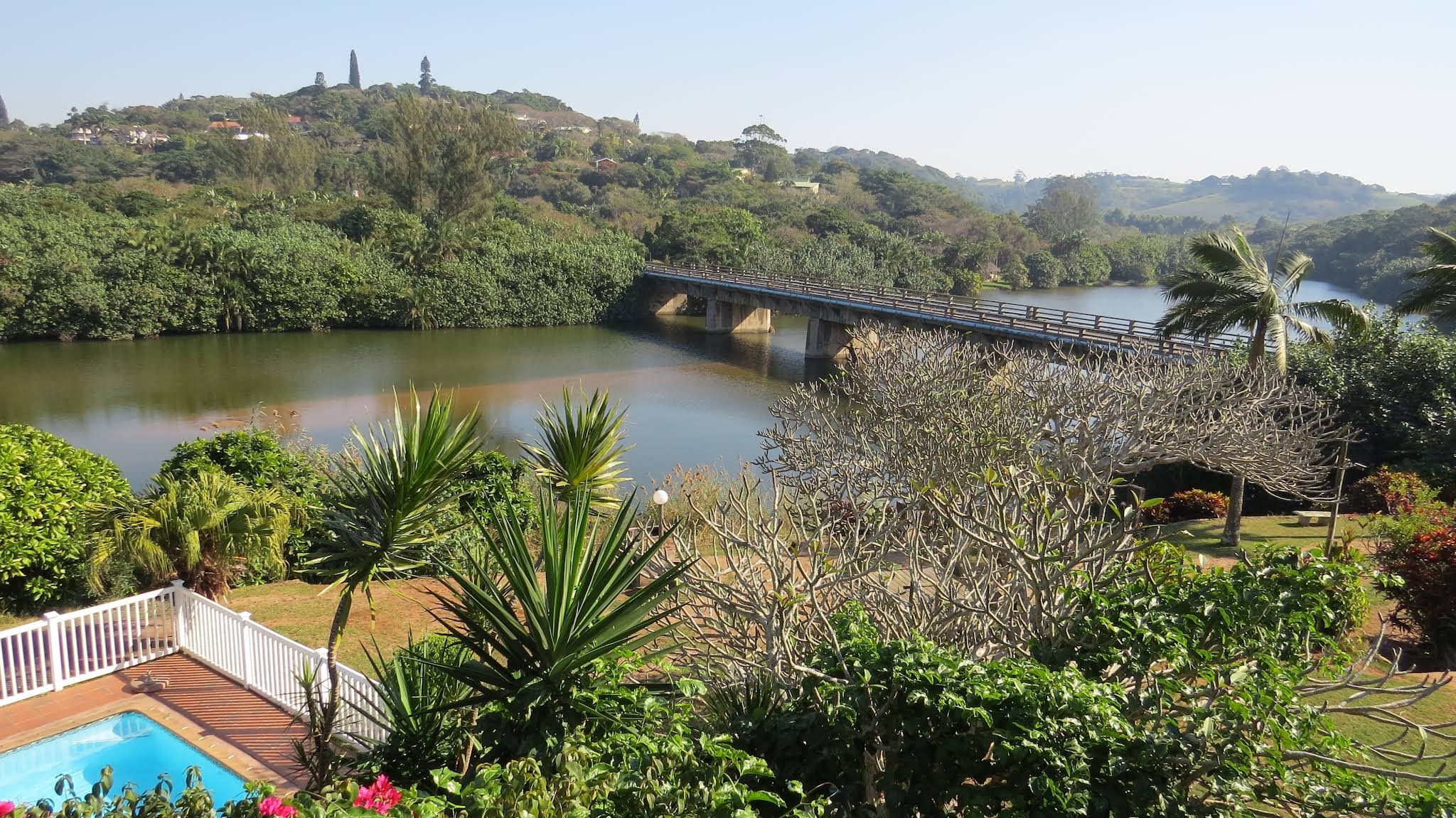 Tweni Waterfront Guest Lodge