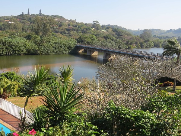 Tweni Waterfront Guest Lodge